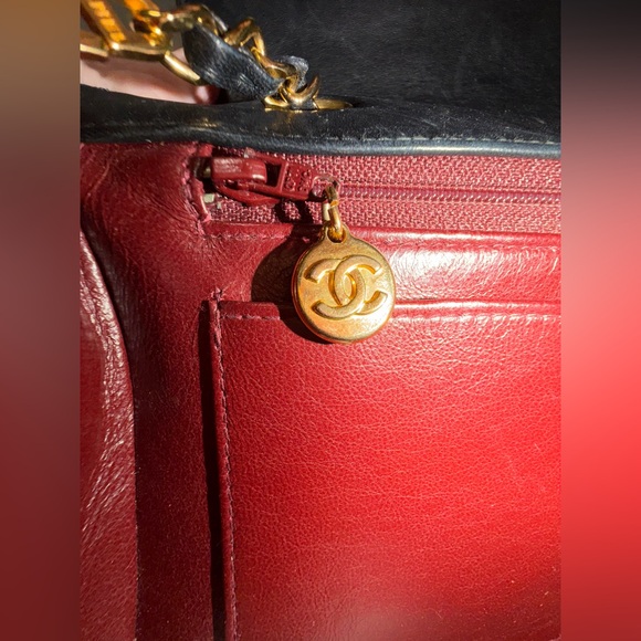 Chanel Vintage Medium Single Flap CC Chain Shoulder Bag – Black Quilted Lambskin - Picture 13 of 15